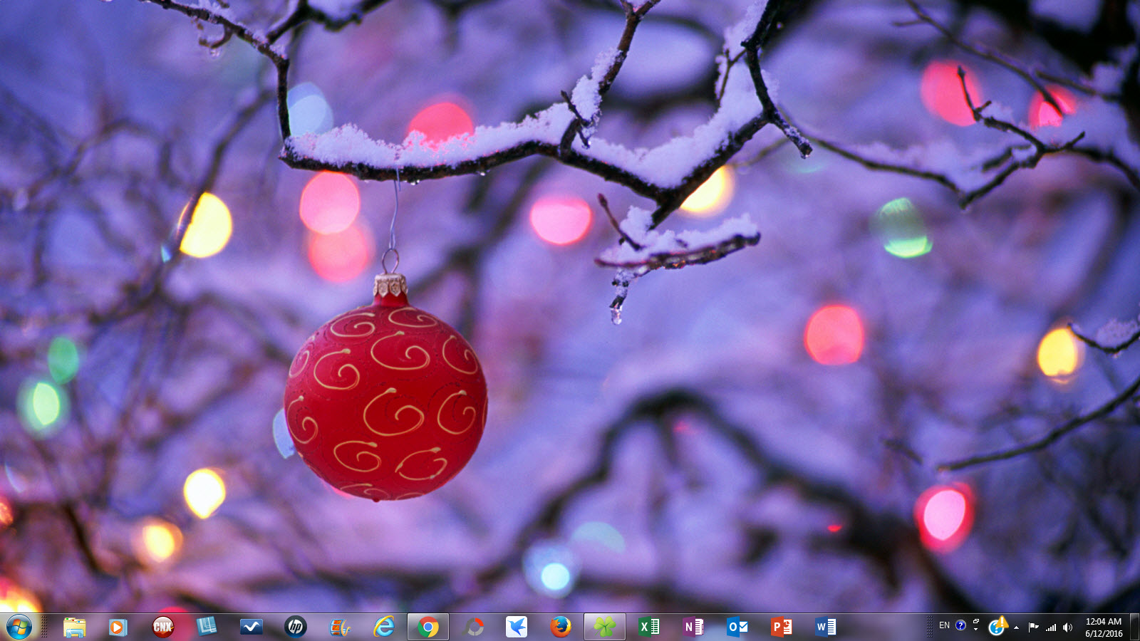 Windows 7 Christmas Theme - Decorating the Trees